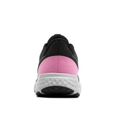 Nike Revolution 5