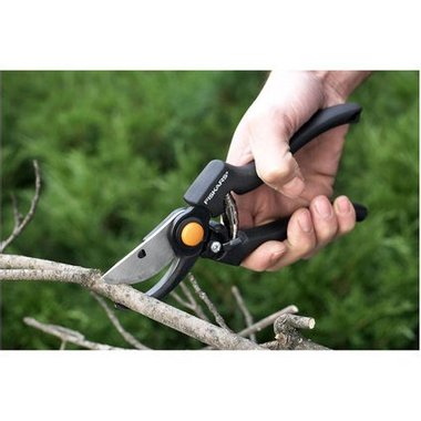 ГРАДИНСКА НОЖИЦА FISKARS GARDEN PRO P90