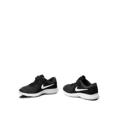 Nike Revolution 4