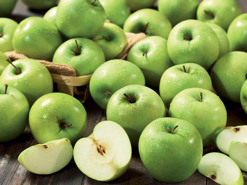 Български зелени ябълки