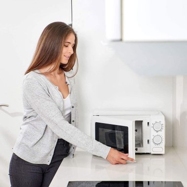 Микровълнова фурна BLACK&DECKER BXMZ700E  700.0 W, ФУНКЦИЯ ГРИЛ, 20.00 L