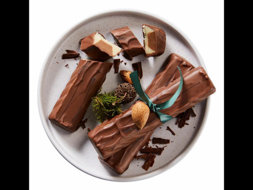 Марципан с млeчен шоколад и нуга крем