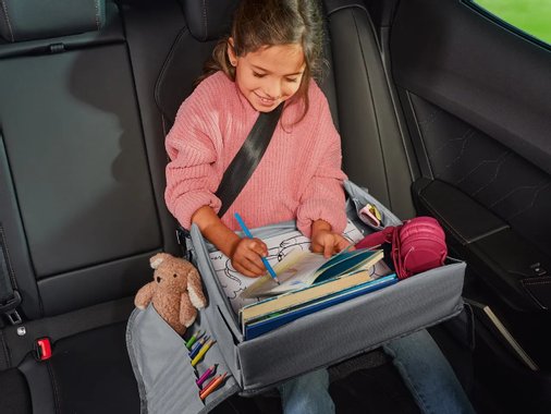 Маса за пътуване и игра