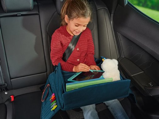 Маса за пътуване и игра