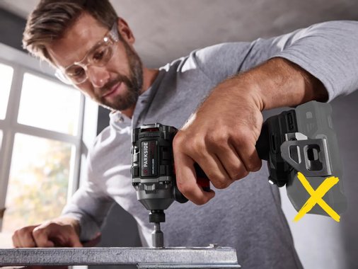 Акумулаторен ударен гайковерт