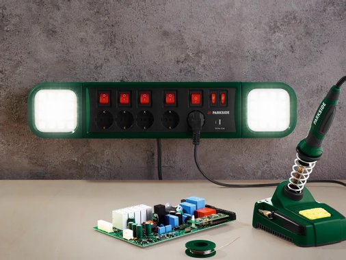 Работна LED лампа с разклонител