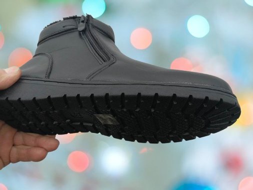 Дамски зимни боти с два ципа и топъл хастар в черно.