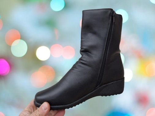 Дамски елегантни боти с цип, меко гумено ходило и топъл хастар.