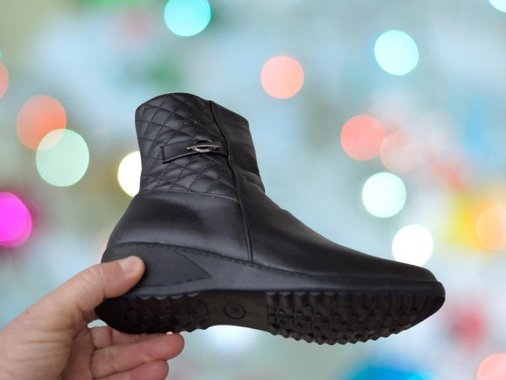 Дамски елегантни боти с цип, меко гумено ходило и топъл хастар.