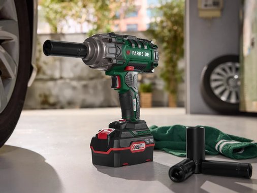 Акумулаторен ударен гайковерт