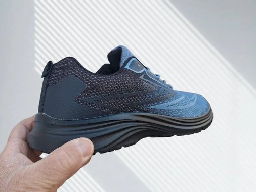 Дишащи олекотени мъжки маратонки в черно/синьо