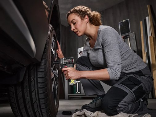 Акумулаторен ударен гайковерт