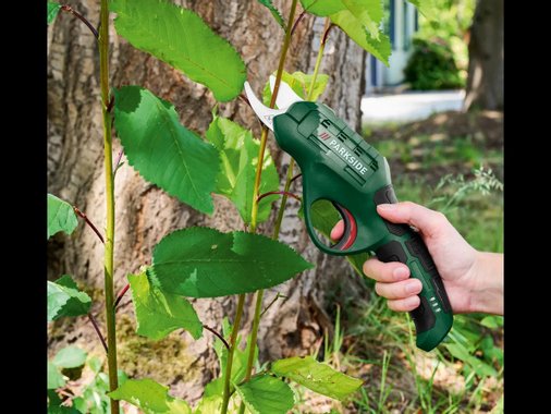 Акумулаторна градинска ножица