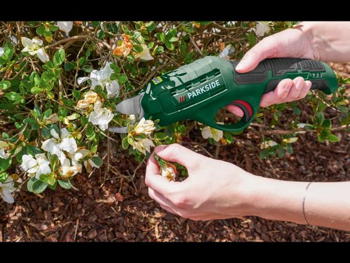 Акумулаторна градинска ножица