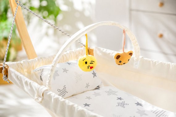 🌙 Бебешки хамак от естествена букова дървесина 👶💤 с 4 ПОДАРЪКа Мрежа против комари 🦟, Матрак и възглавничка и бар за играчки🎁