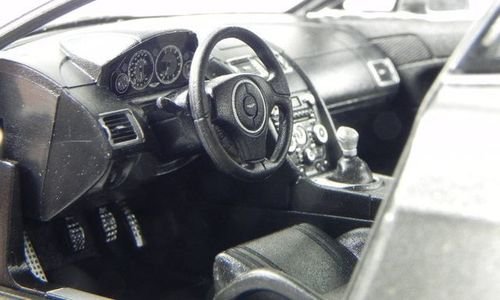 Метален модел кола Aston Martin V12 Welly 24017 Ne