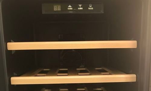 Хладилна витрина за вино Profi Cook PC WC 1047 70 