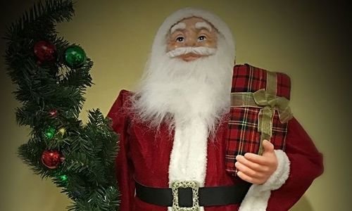 Коледна фигурка Дядо Коледа 120 см с подарък в све