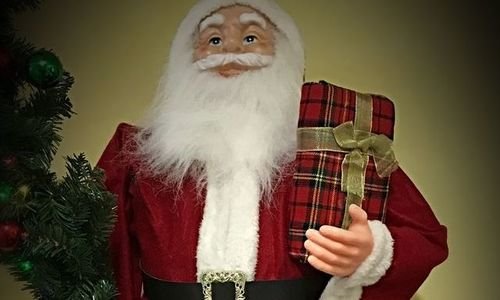 Коледна фигурка Дядо Коледа 120 см с подарък в све