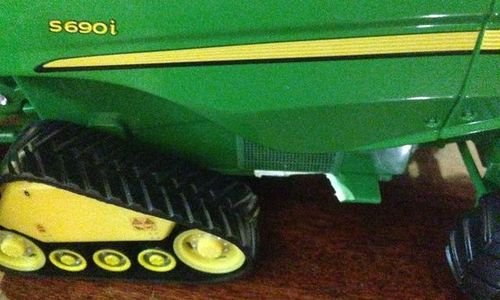 Детски комбайн за зърно John Deere S690i Britains 