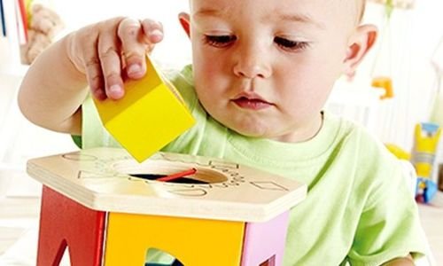 Дървенa игра с форми за сортиране Hape E0407