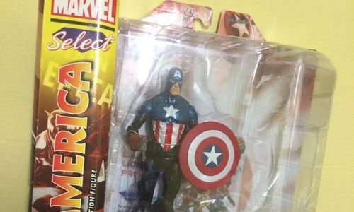 Екшън фигура на капитан Америка Marvel Select Capt