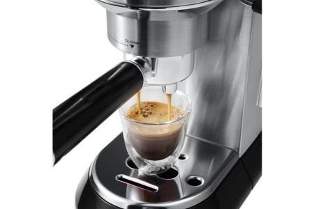 Еспресо кафе машина Delonghi Dedica EC680.M 
