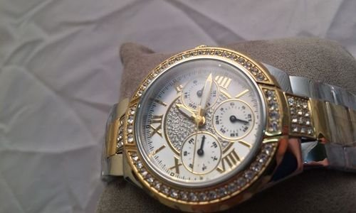 Дамски часовник Guess W0111L5 аналогов златен среб