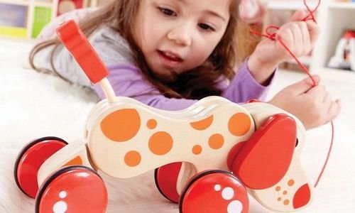 Детска дървена играчка за дърпане Куче Hape E0347 