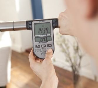 Кантар Omron BF-511 Уред за измерване на телесни м