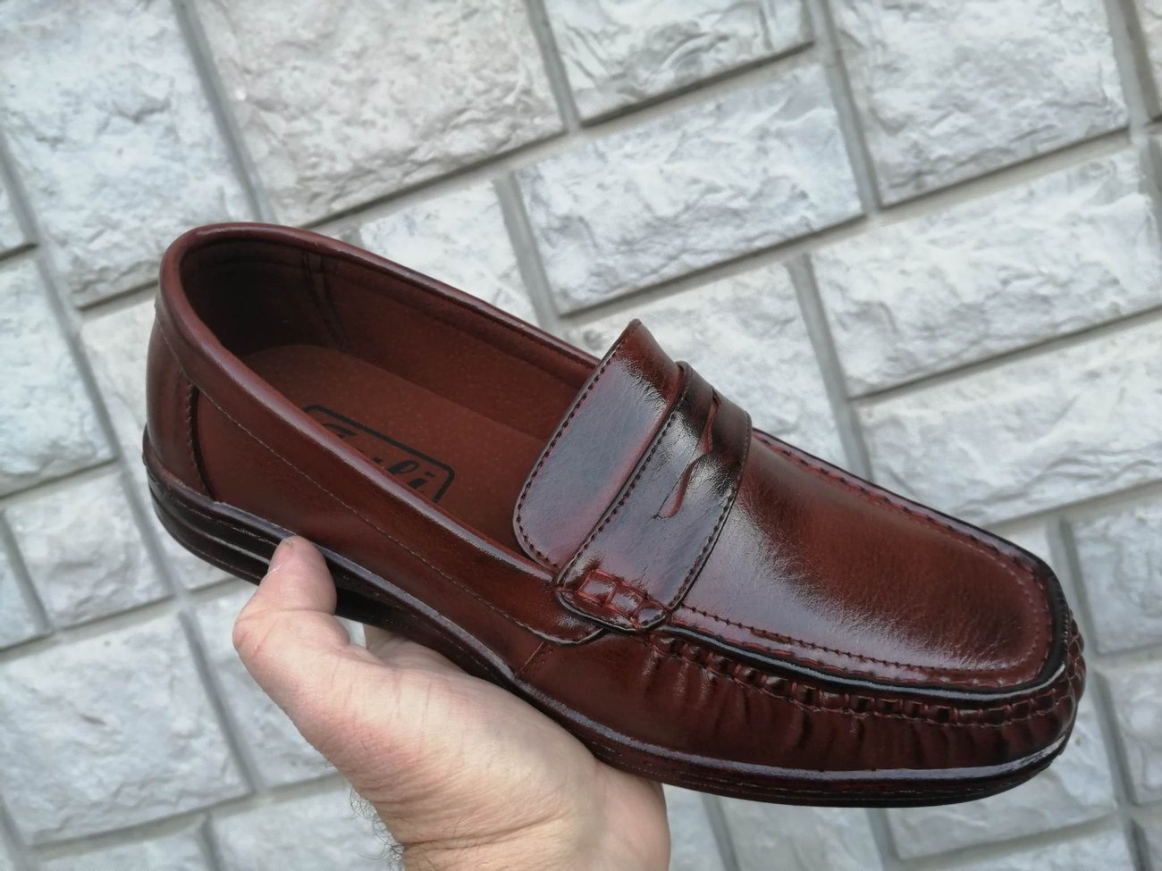 Мъжки обувки мокасини в кафяв цвят (антик)